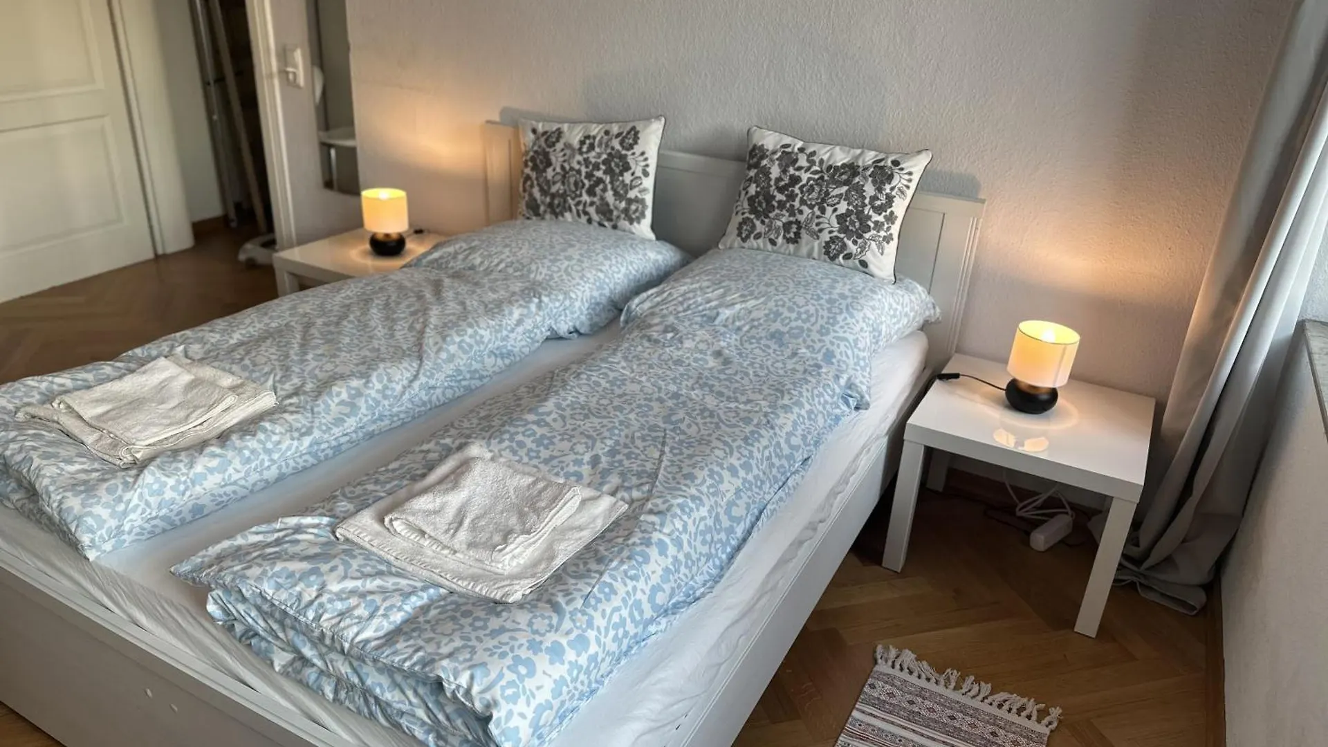 דרזדן Beautiful Old Building Apartment גרמניה